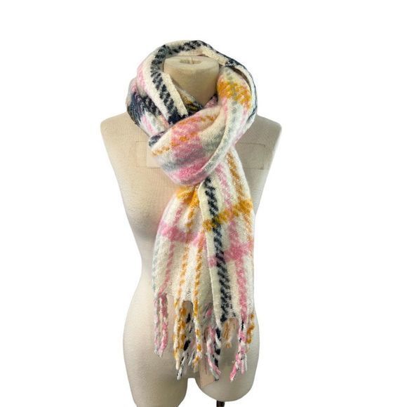 NWT BCBG Ivory Color Wood Rose Winter Scarf - Picture 7 of 7